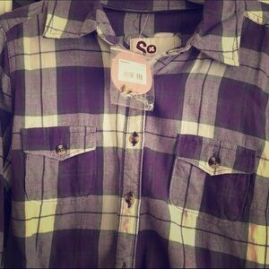 NWT Junior's Size M purple plaid shirt.
